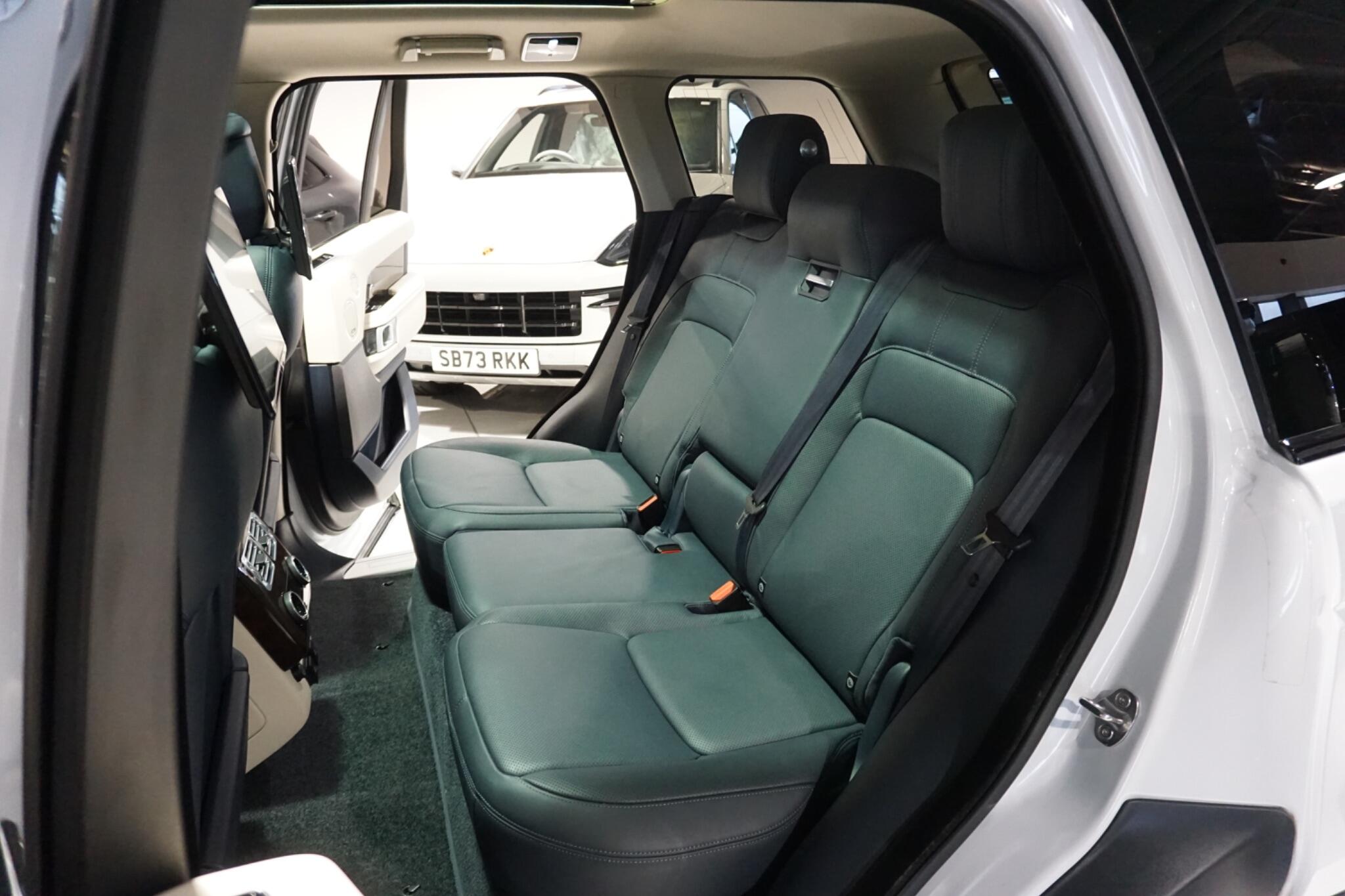 Land Rover Range Rover 2.0 P400e 13.1kWh Vogue SUV 5dr Petrol Plug-in Hybrid Auto 4WD Euro 6 (s/s) (404 ps)